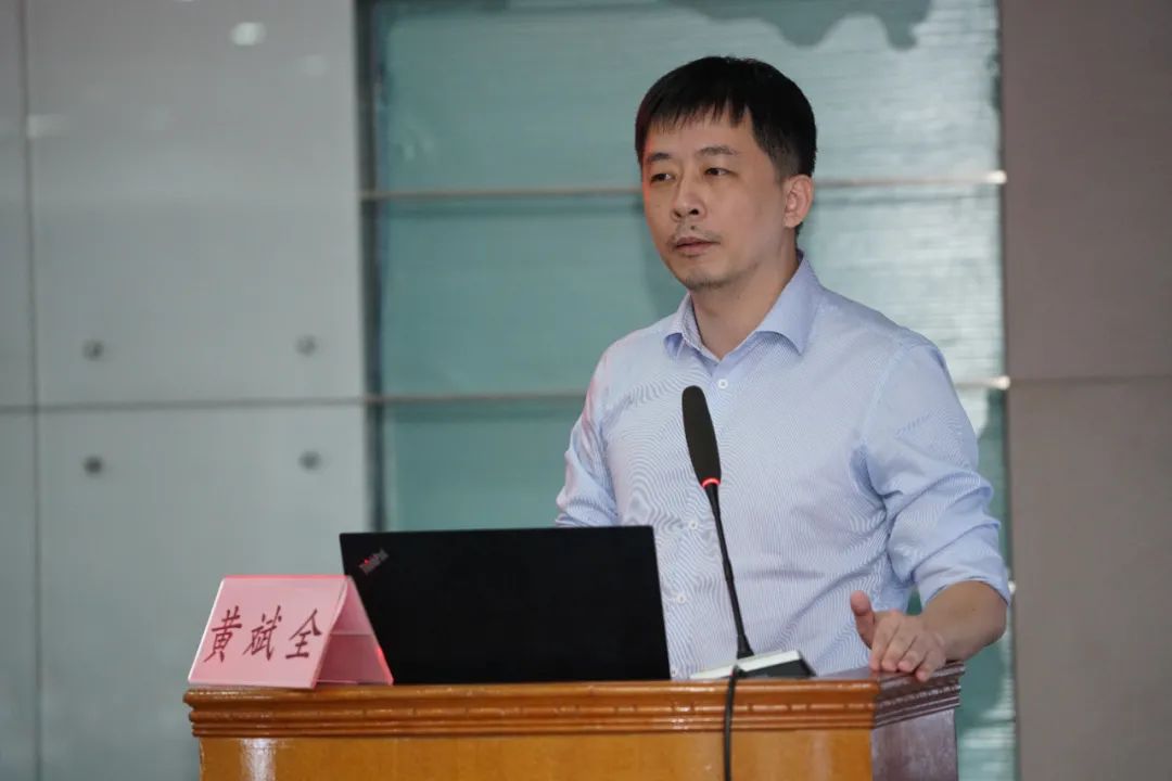 中大咨詢研究院院長黃斌全發(fā)言 中大咨詢研究院院長黃斌全發(fā)言