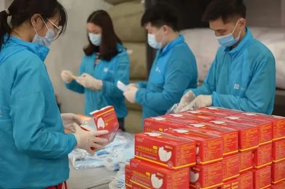 白云山口罩生產現場,中大咨詢整理 白云山口罩生產現場,中大咨詢整理