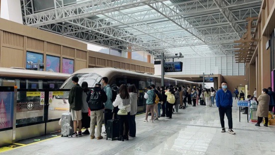 鳳凰磁浮觀光快線通車試營(yíng)業(yè)!中大咨詢助力國(guó)內(nèi)首個(gè)“磁浮+文化+旅游”模式項(xiàng)目落地 鳳凰磁浮觀光快線通車試營(yíng)業(yè)!中大咨詢助力國(guó)內(nèi)首個(gè)“磁浮+文化+旅游”模式項(xiàng)目落地