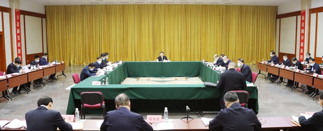 國(guó)資委黨委認(rèn)真?zhèn)鬟_(dá)學(xué)習(xí)中央全面深化改革委員會(huì)第二十四次會(huì)議精神 加快建設(shè)世界一流企業(yè) 推進(jìn)國(guó)有企業(yè)打造原創(chuàng)技術(shù)策源地